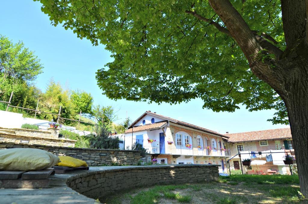 Гостьовий будинок Cascina Il Convivio Діано-д'Альба Екстер'єр фото