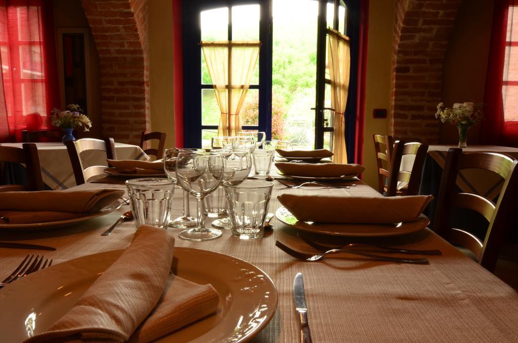 Гостьовий будинок Cascina Il Convivio Діано-д'Альба Екстер'єр фото