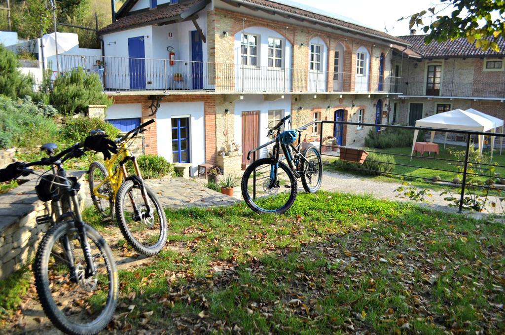 Гостьовий будинок Cascina Il Convivio Діано-д'Альба Екстер'єр фото